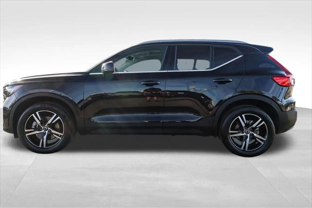 2025 Volvo XC40 B5 Core Bright Theme
