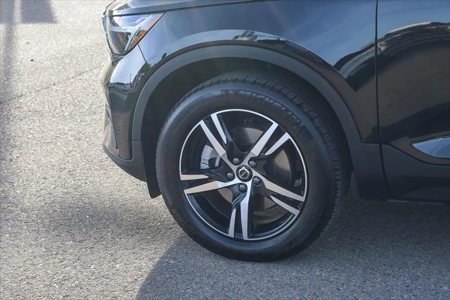 2025 Volvo XC40 B5 Core Bright Theme