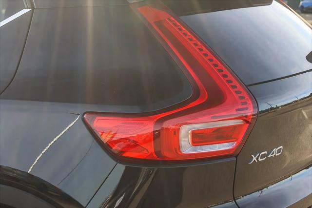 2025 Volvo XC40 B5 Core Bright Theme