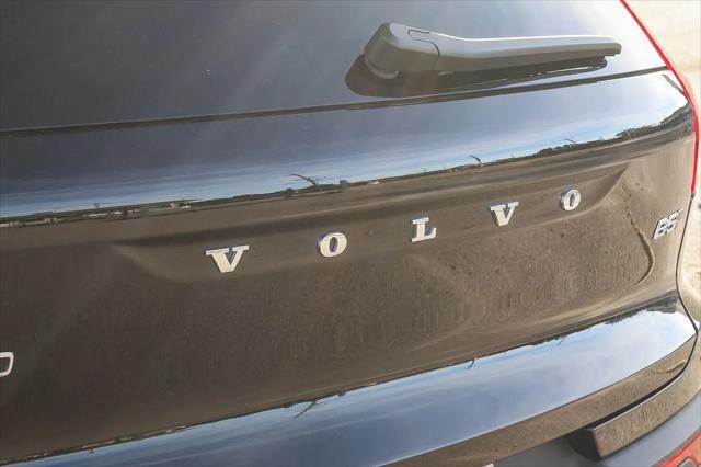 2025 Volvo XC40 B5 Core Bright Theme