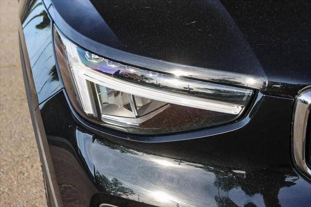 2025 Volvo XC40 B5 Core Bright Theme