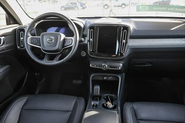 2025 Volvo XC40 B5 Core Bright Theme