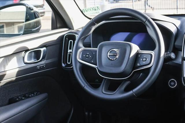 2025 Volvo XC40 B5 Core Bright Theme