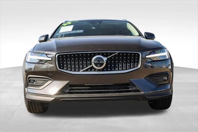 2025 Volvo V60 Cross Country Plus, B5 AWD Gas (mild hybrid)