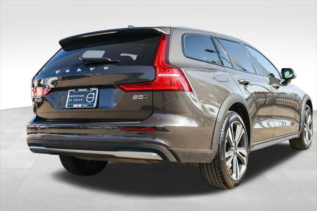 2025 Volvo V60 Cross Country Plus, B5 AWD Gas (mild hybrid)