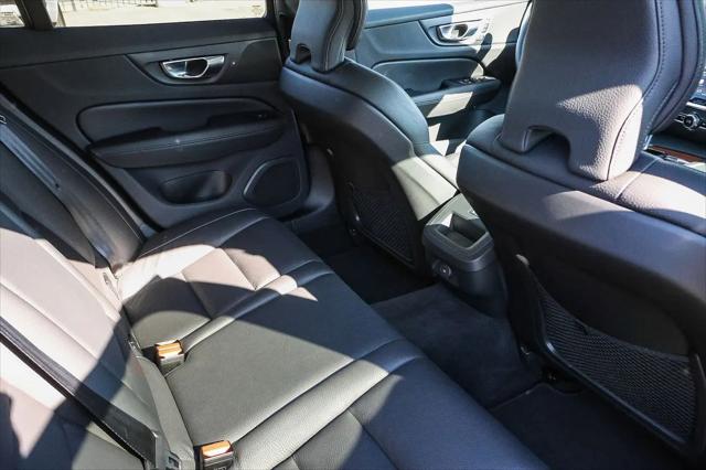 2025 Volvo V60 Cross Country Plus, B5 AWD Gas (mild hybrid)