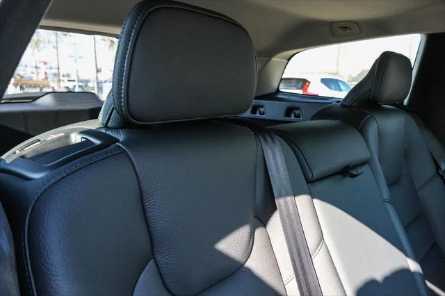 2025 Volvo V60 Cross Country Plus, B5 AWD Gas (mild hybrid)