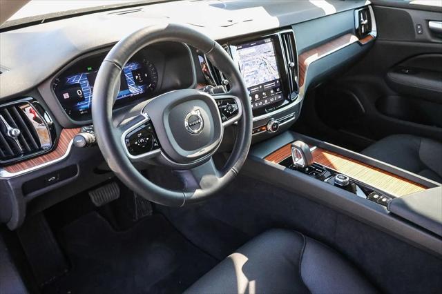 2025 Volvo V60 Cross Country Plus, B5 AWD Gas (mild hybrid)