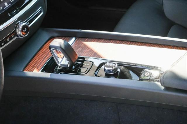2025 Volvo V60 Cross Country Plus, B5 AWD Gas (mild hybrid)