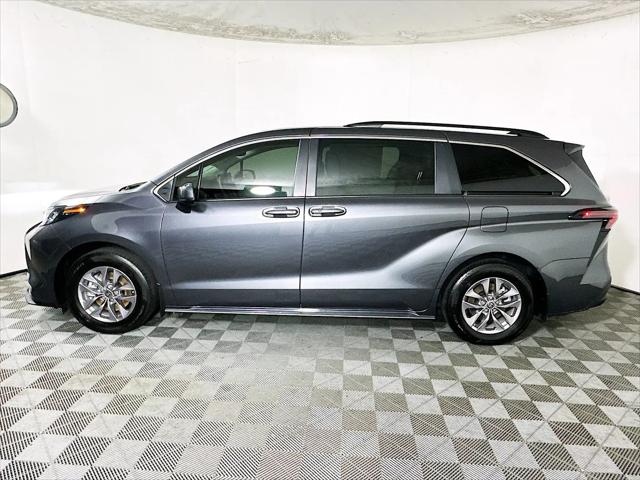 2025 Toyota Sienna LE