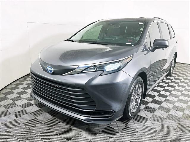 2025 Toyota Sienna LE