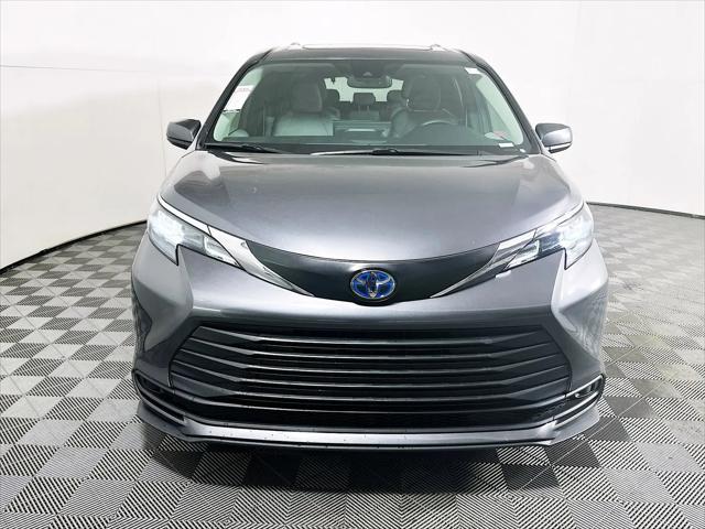 2025 Toyota Sienna LE