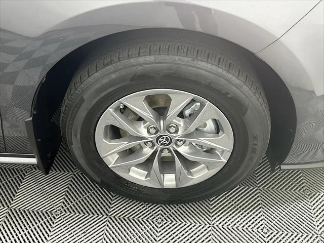 2025 Toyota Sienna LE