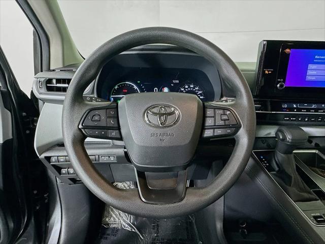 2025 Toyota Sienna LE