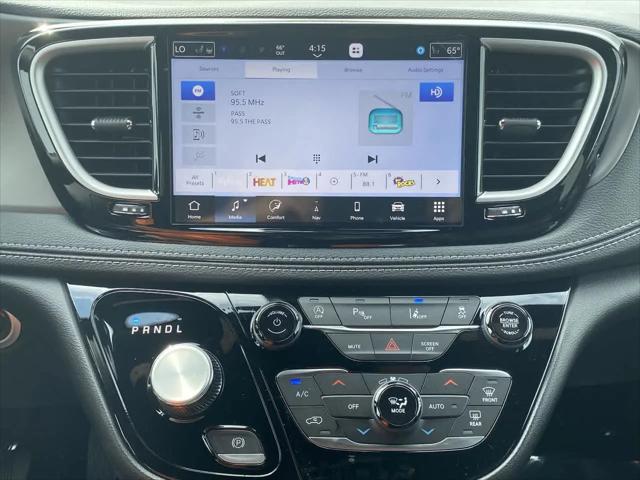 2027 Chrysler Pacifica Select
