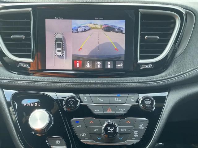2027 Chrysler Pacifica Select