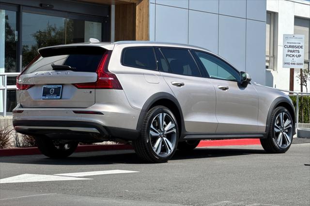 2026 Volvo V60 Cross Country Plus, B5 AWD Gas (mild hybrid)