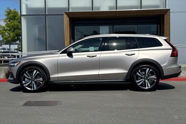 2026 Volvo V60 Cross Country Plus, B5 AWD Gas (mild hybrid)