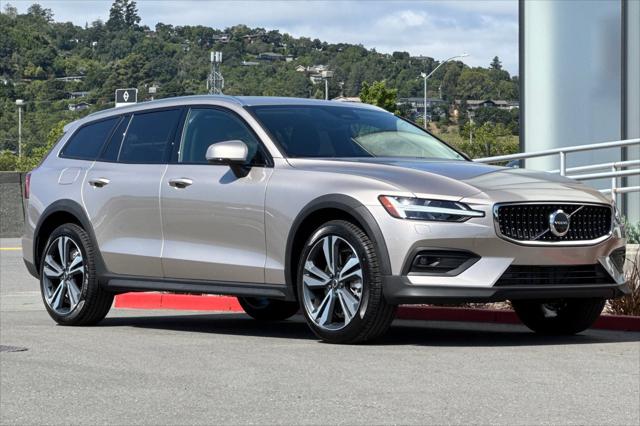 2026 Volvo V60 Cross Country Plus, B5 AWD Gas (mild hybrid)