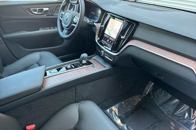 2026 Volvo V60 Cross Country Plus, B5 AWD Gas (mild hybrid)
