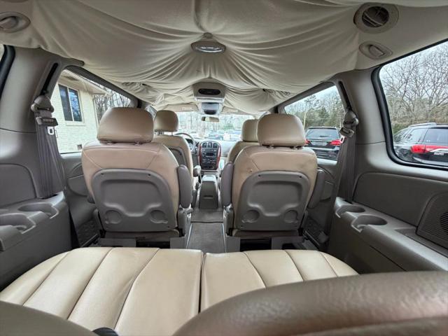 2004 Chrysler Town & Country LX