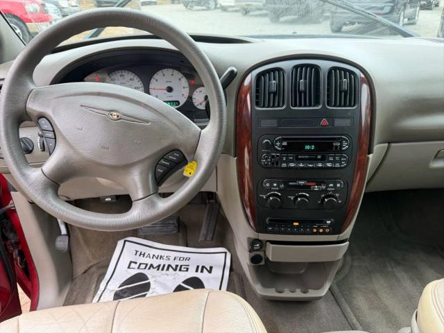 2004 Chrysler Town & Country LX