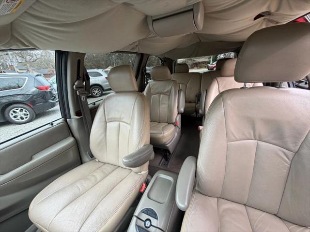 2004 Chrysler Town & Country LX