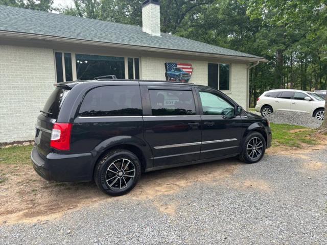 2012 Chrysler Town & Country Touring