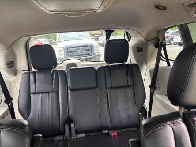 2012 Chrysler Town & Country Touring