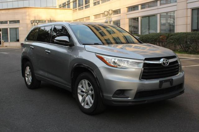 2016 Toyota Highlander LE V6 for sale in Arlington, VA