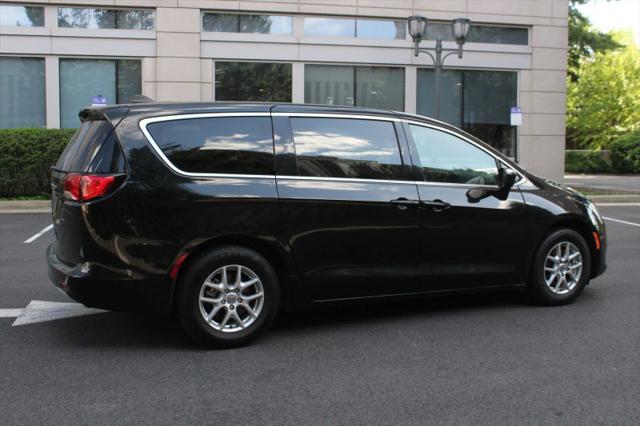 2024 Chrysler Voyager LX