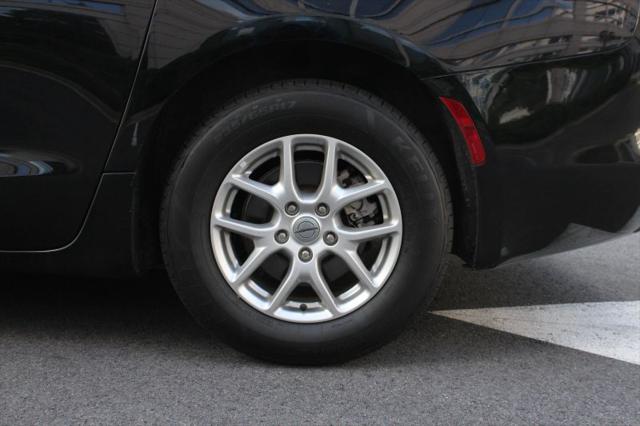 2024 Chrysler Voyager LX