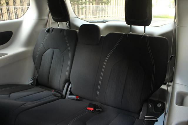 2024 Chrysler Voyager LX