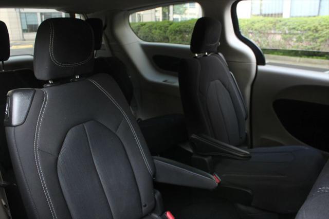 2024 Chrysler Voyager LX