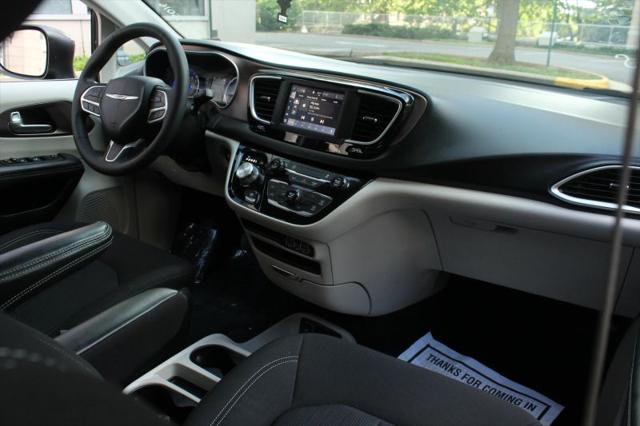 2024 Chrysler Voyager LX