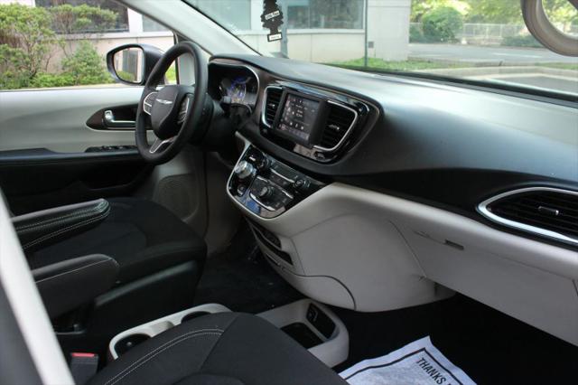 2024 Chrysler Voyager LX