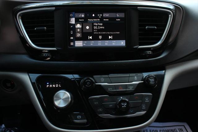 2024 Chrysler Voyager LX
