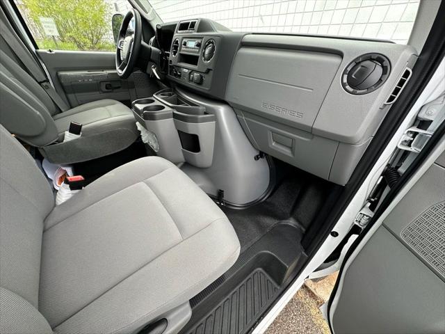 2027 Ford E-Series Cutaway Base