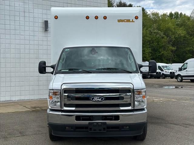 2027 Ford E-Series Cutaway Base