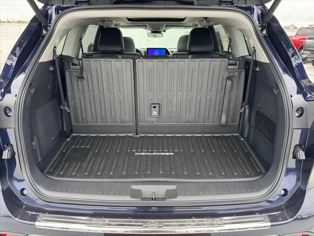2026 Toyota Highlander Hybrid Platinum