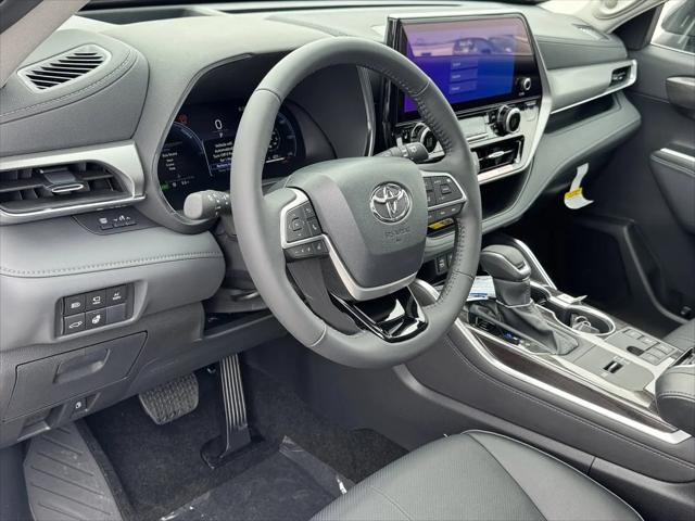 2026 Toyota Highlander Hybrid Platinum