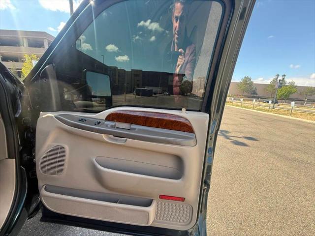 2004 Ford Excursion XLS