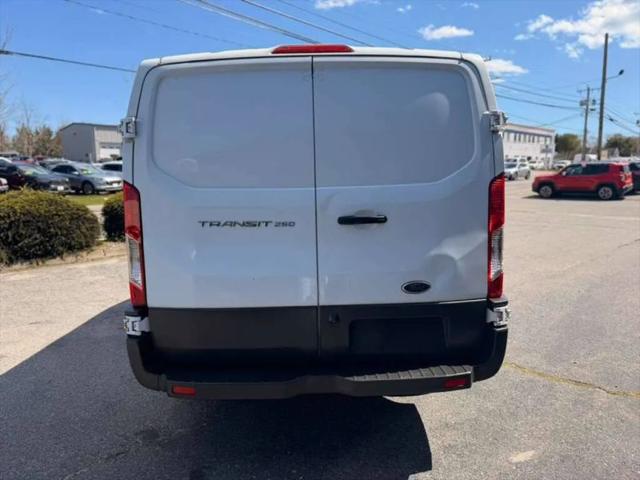 2017 Ford Transit w/60/40 Side Door w/RWB