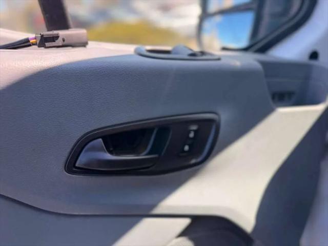 2017 Ford Transit w/60/40 Side Door w/RWB