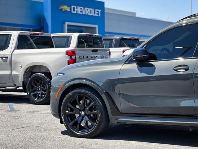 2025 BMW X7 M60i