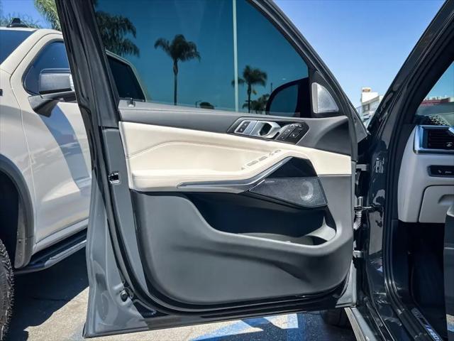 2025 BMW X7 M60i