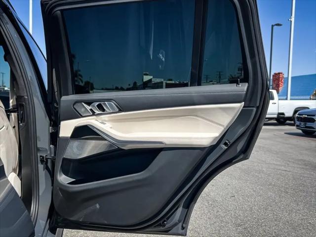 2025 BMW X7 M60i