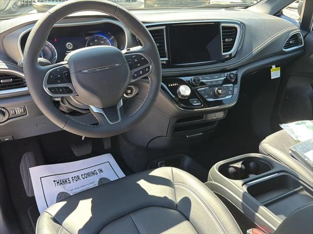 2027 Chrysler Pacifica Select