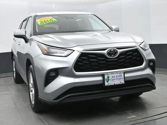 2025 Toyota Highlander LE