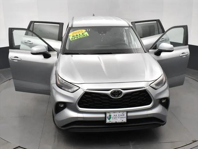 2025 Toyota Highlander LE